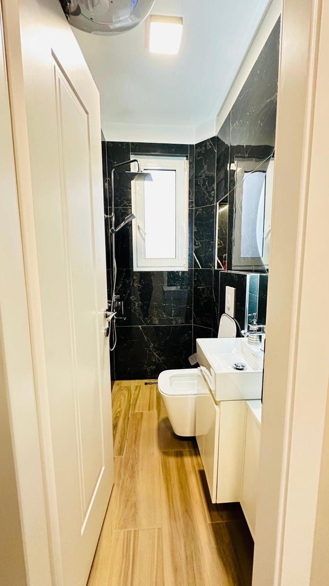 Luxurious Central Stay - Self Check-In ティラナ エクステリア 写真