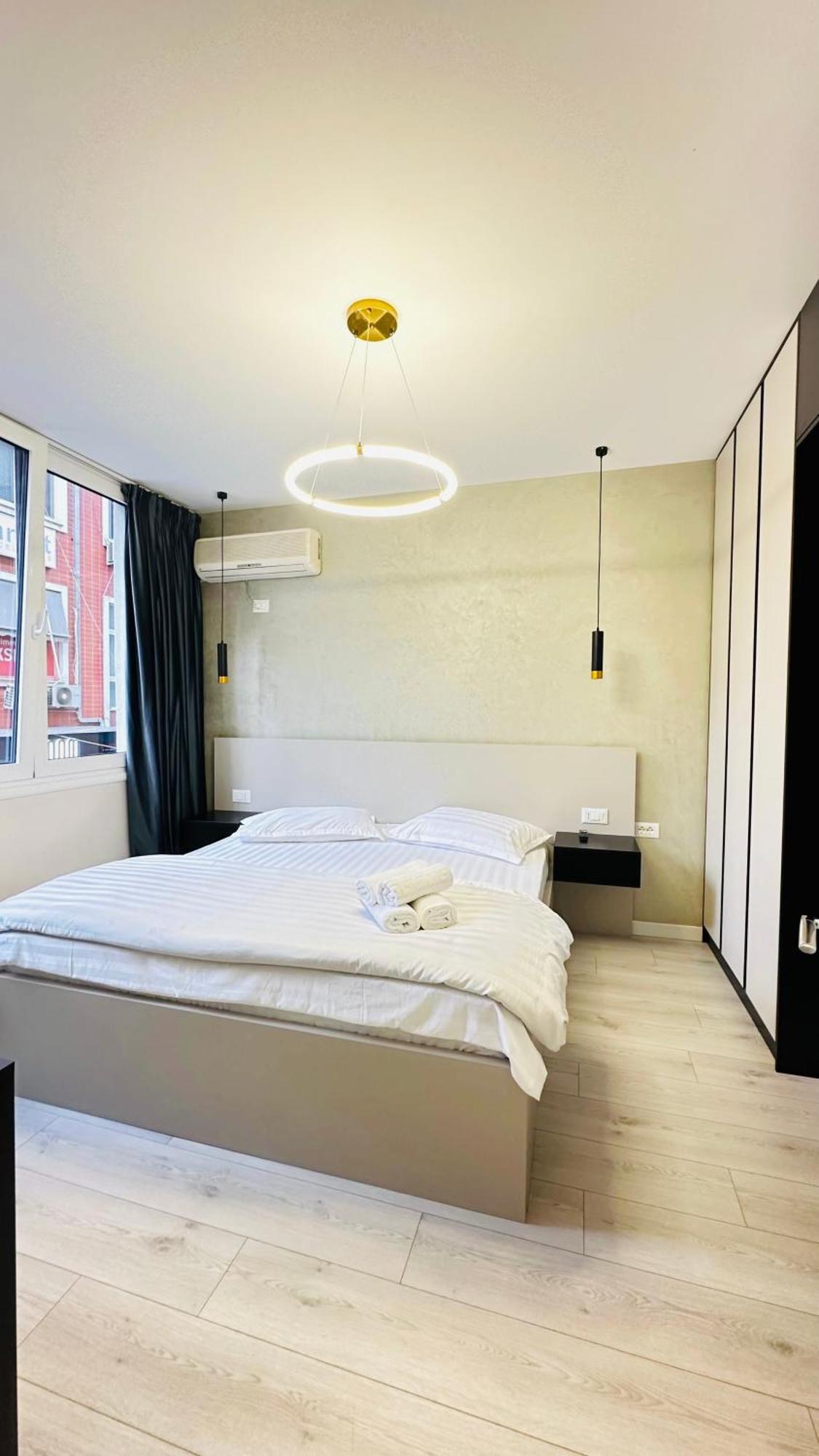 Luxurious Central Stay - Self Check-In ティラナ エクステリア 写真