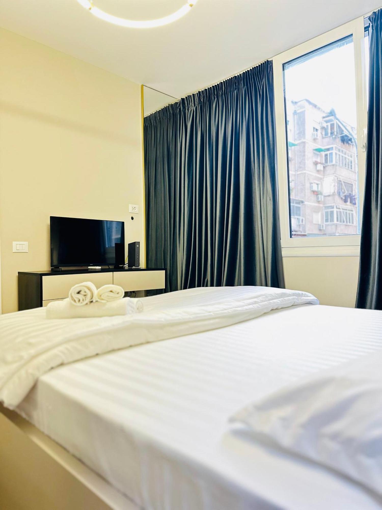 Luxurious Central Stay - Self Check-In ティラナ エクステリア 写真