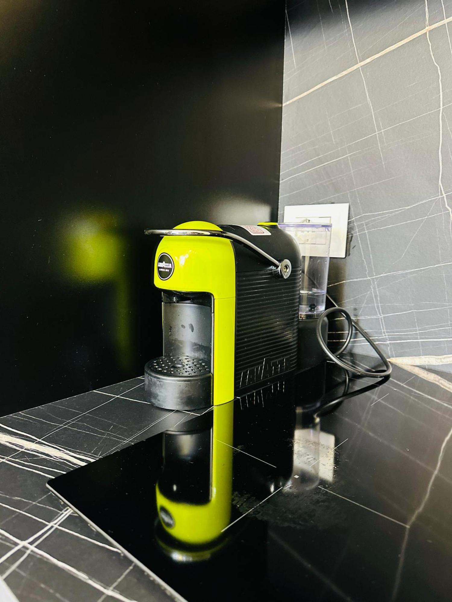 Luxurious Central Stay - Self Check-In ティラナ エクステリア 写真