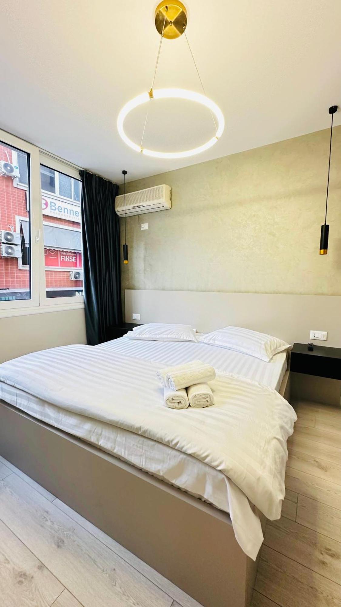 Luxurious Central Stay - Self Check-In ティラナ エクステリア 写真