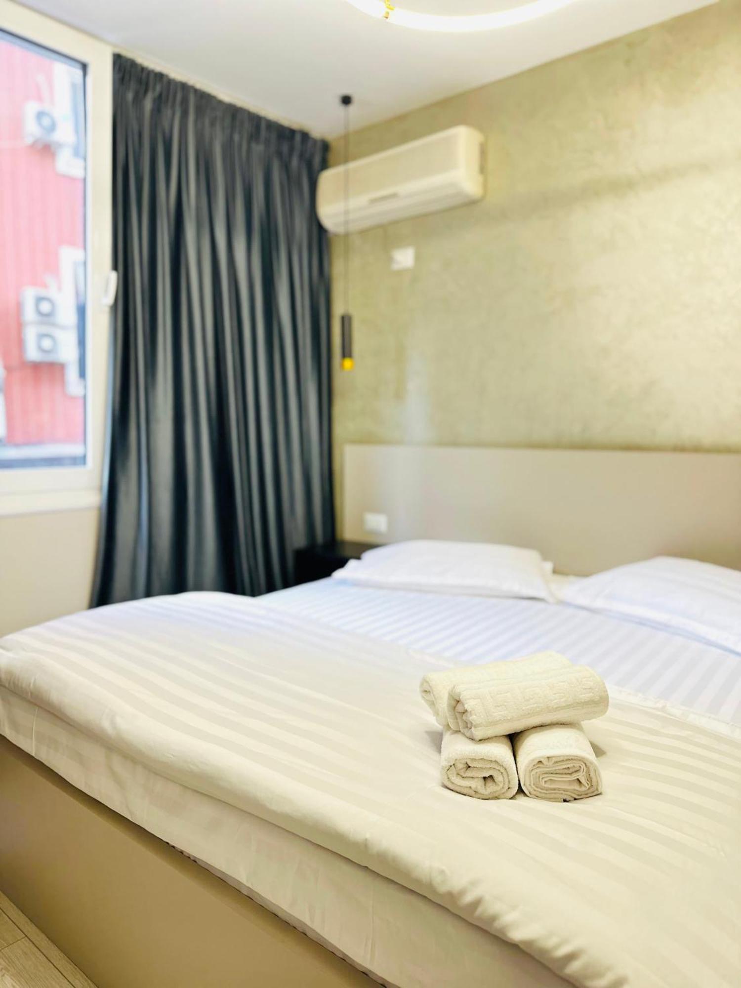 Luxurious Central Stay - Self Check-In ティラナ エクステリア 写真