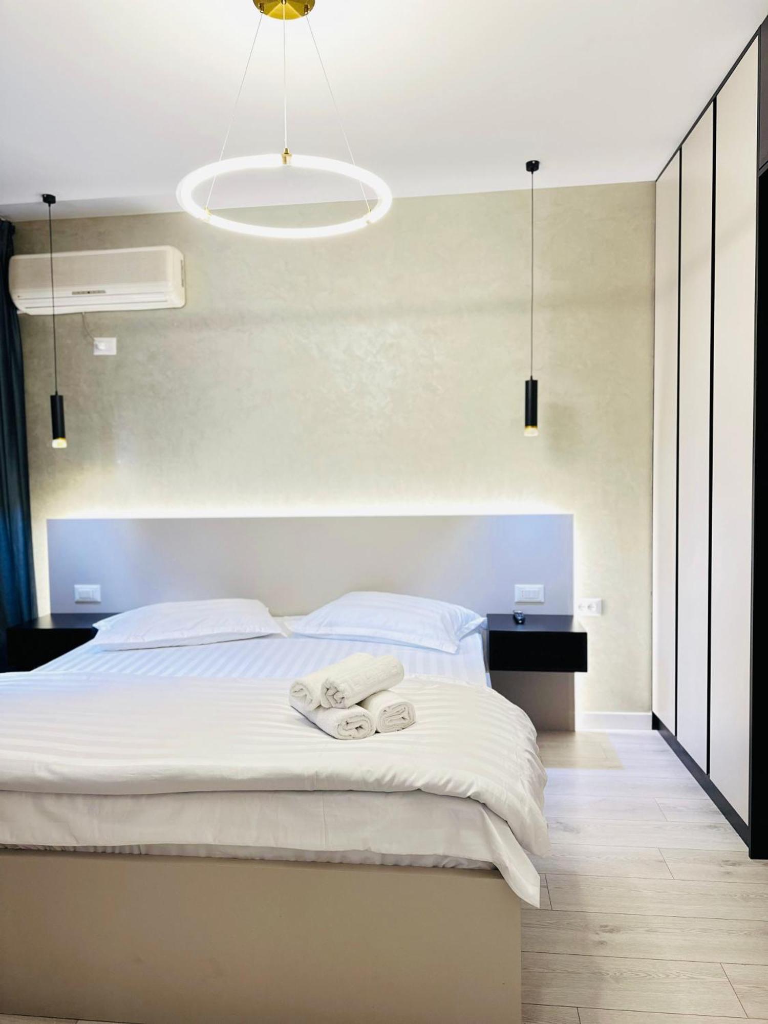 Luxurious Central Stay - Self Check-In ティラナ エクステリア 写真